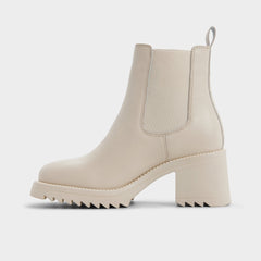 Lug sole Anneliese in Other White - Chelsea boot
