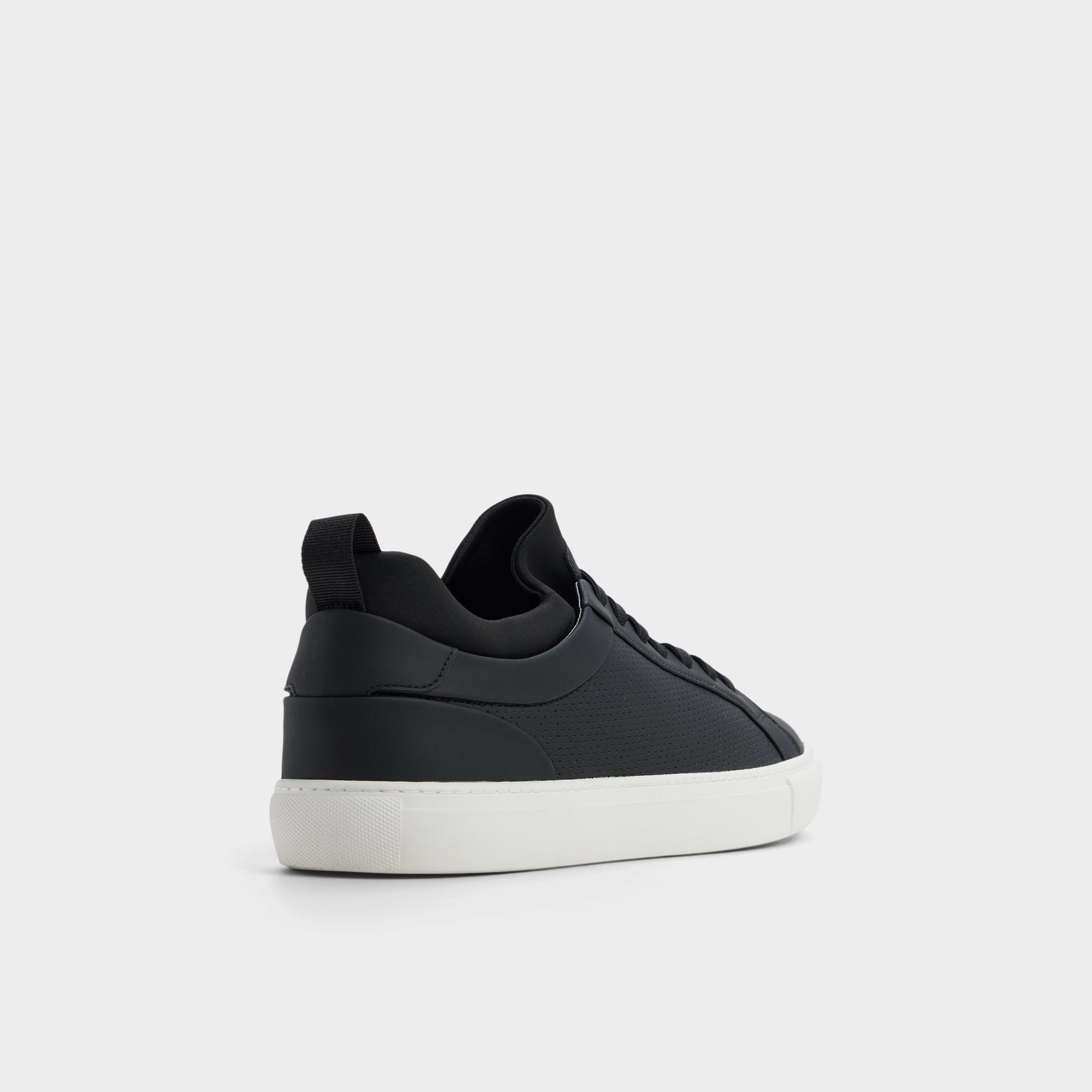 Xavier in Black 14204478 - Low top sneaker