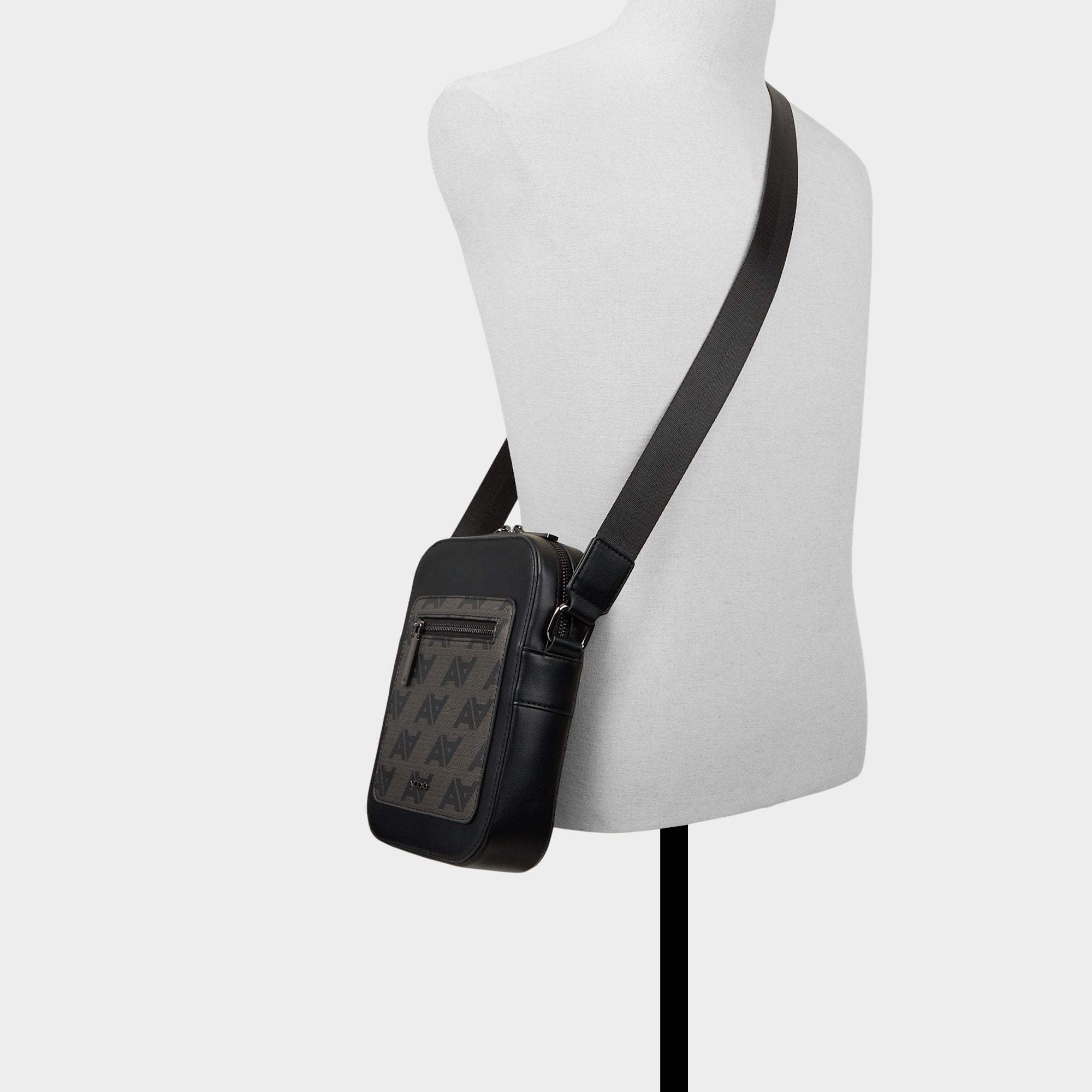 Murvynn in Other Black - Crossbody bag