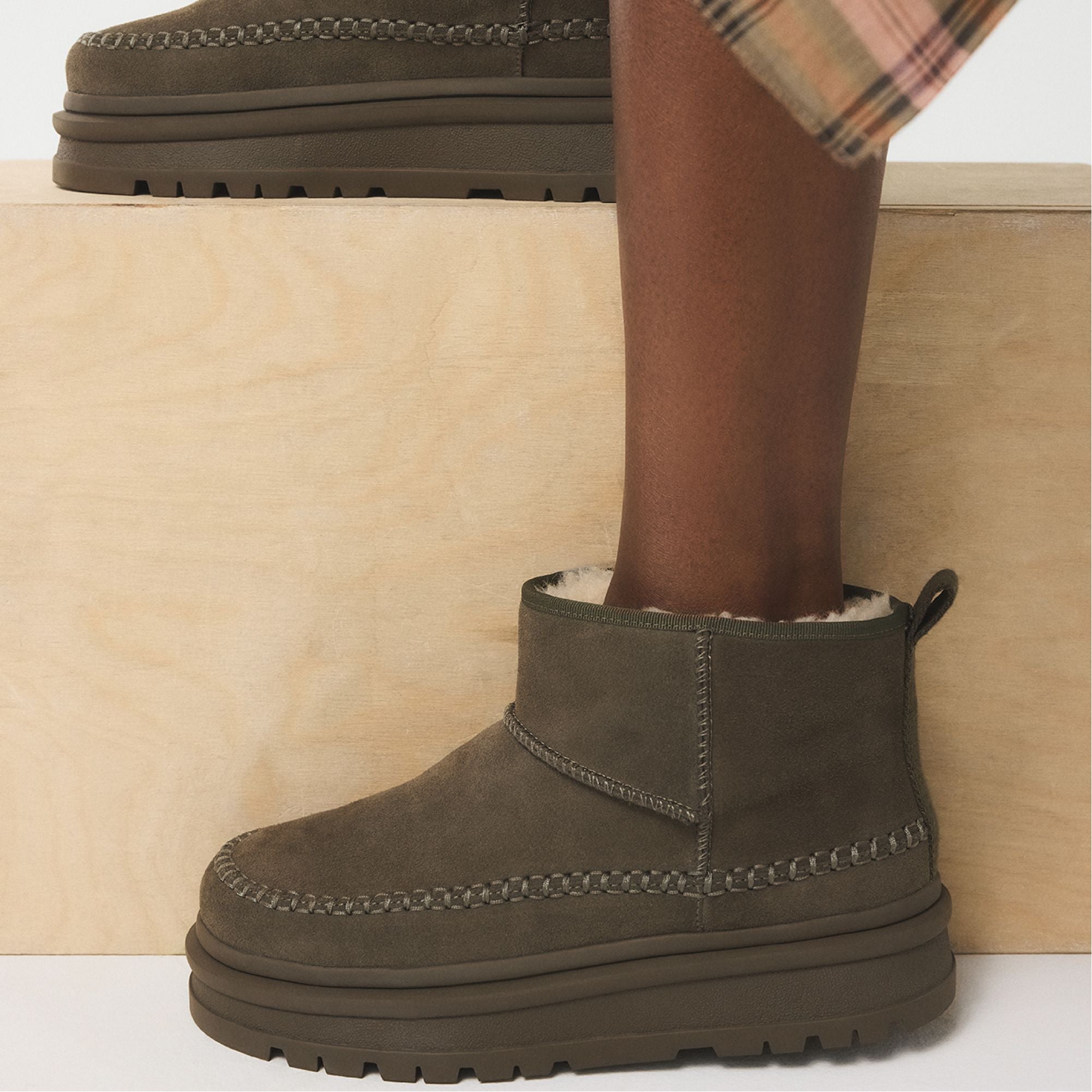 Milanie in Dark Green - Ankle boot Lug sole