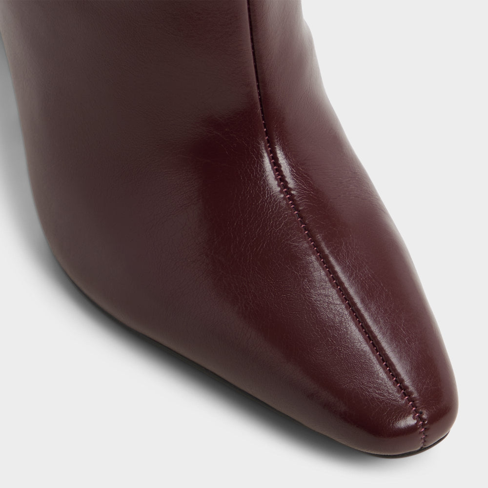 Elyne in Burgundy - Knee-high boot