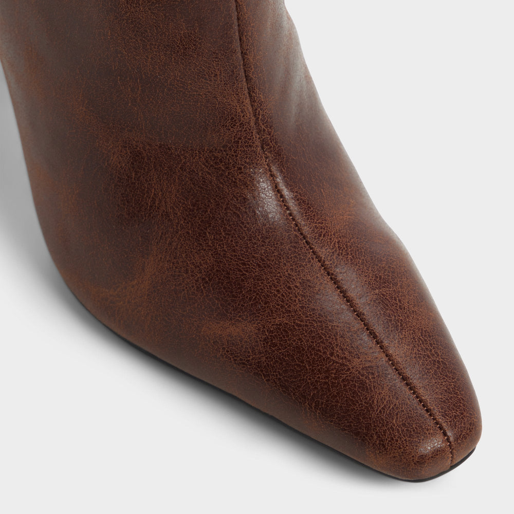 Elyne in Medium Brown - Knee-high boot