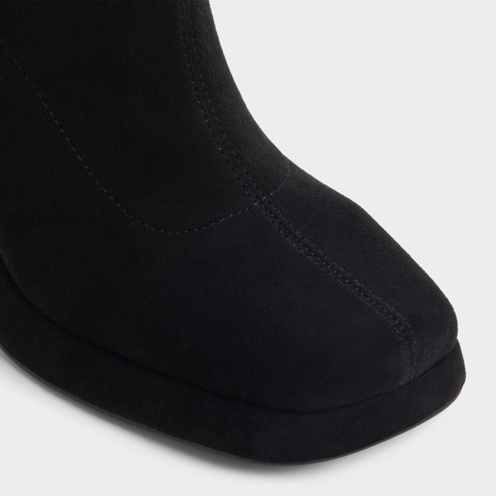 Platform Gisselle in Black - Knee-high boot