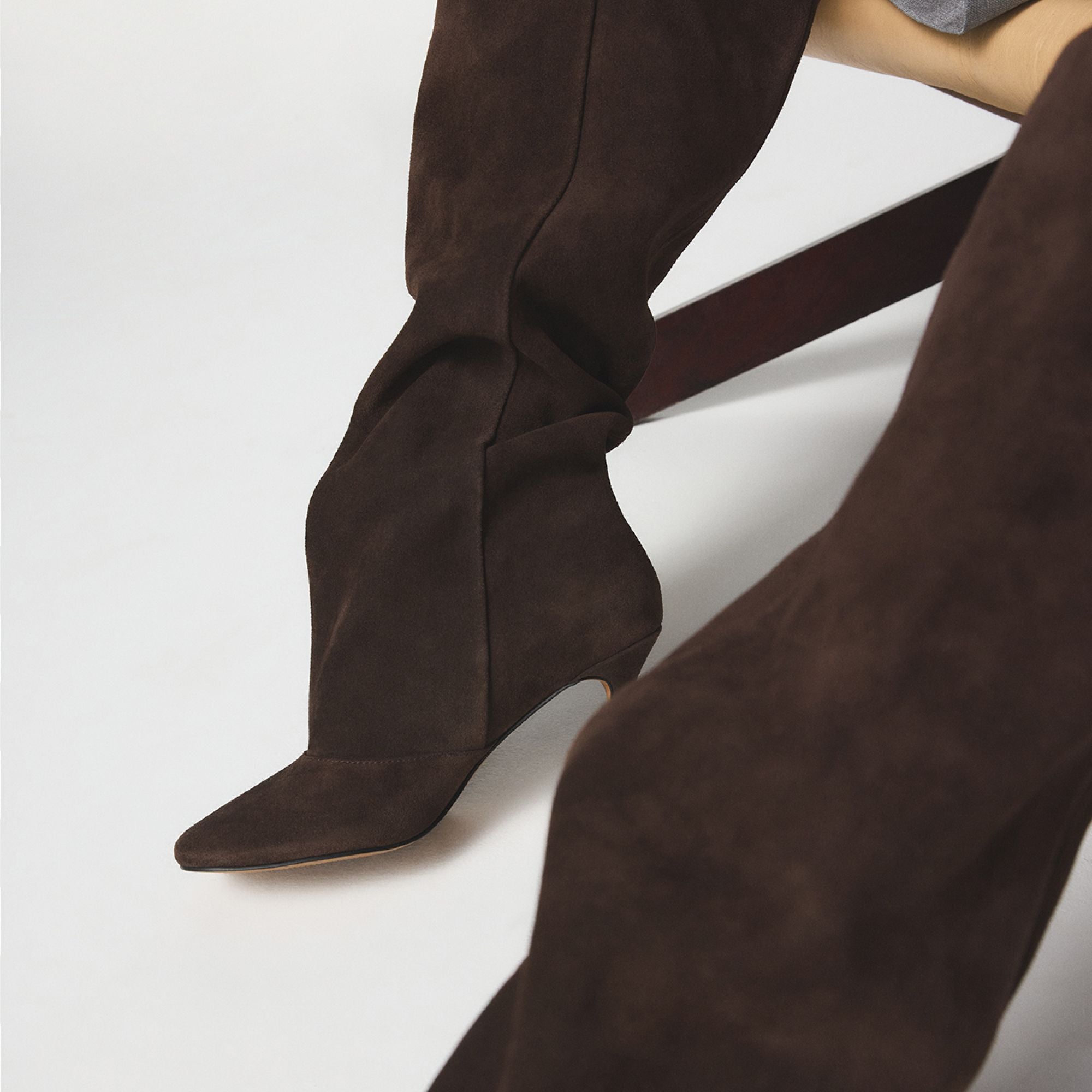 Frankey in Dark Brown - Knee-high boot Stiletto heel