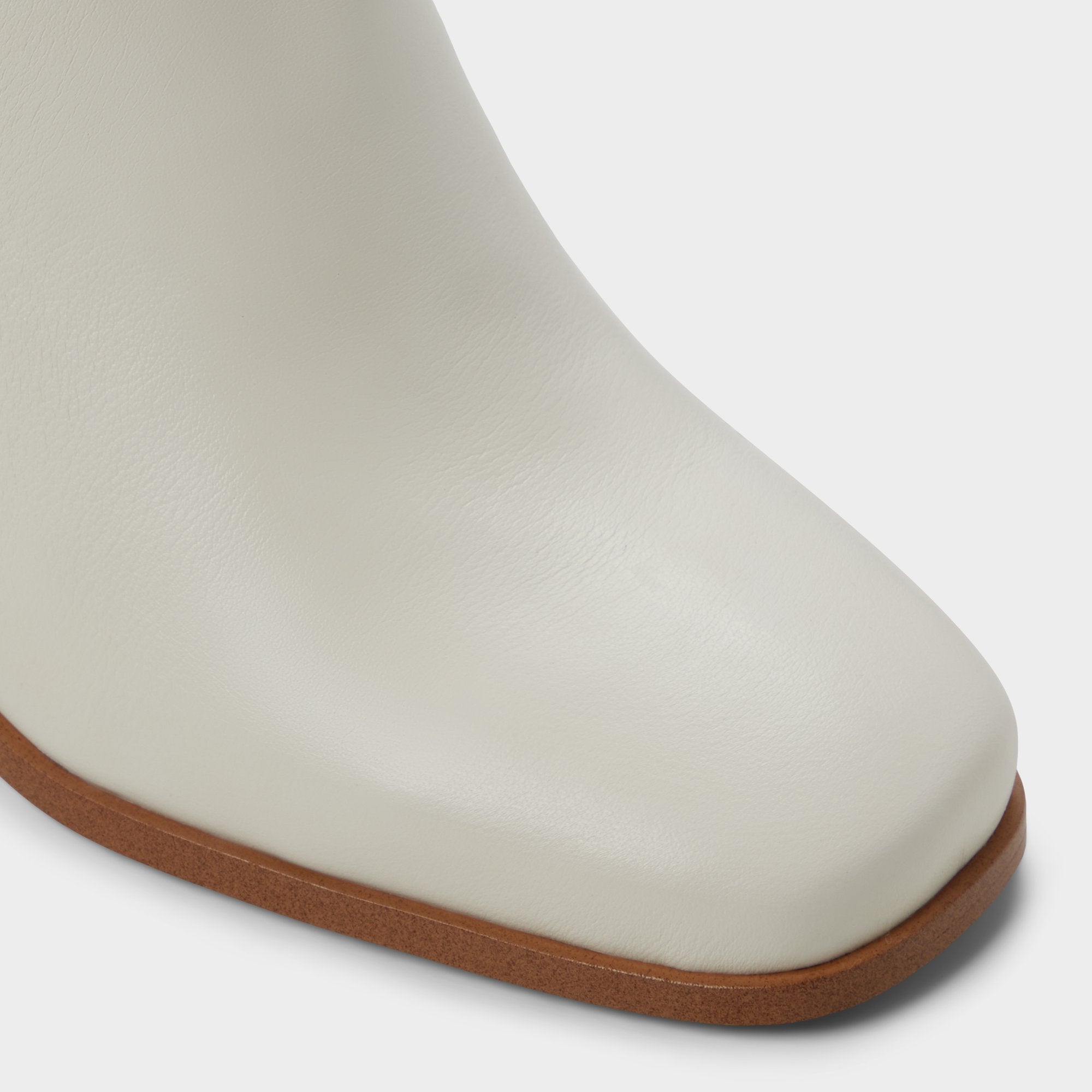 Block heel Elyze in White Bone - Knee-high boot