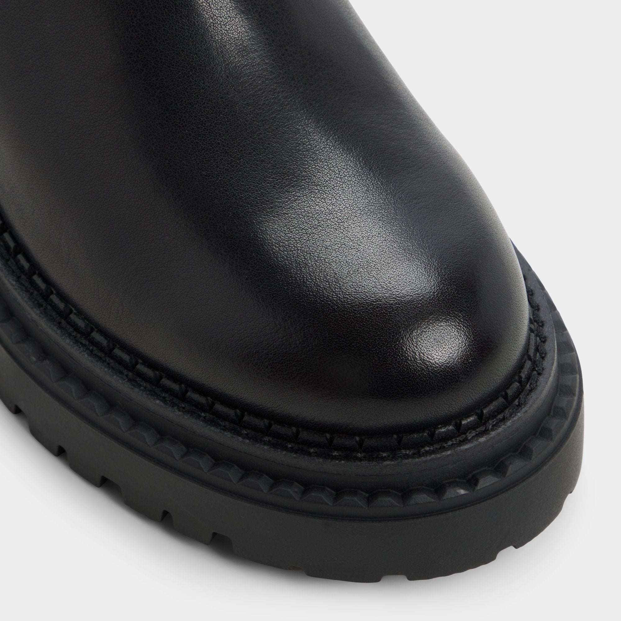 Bestina in Black - Chelsea boot Lug sole