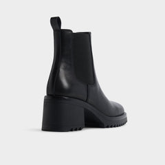 Lug sole Anneliese in Black - Chelsea boot