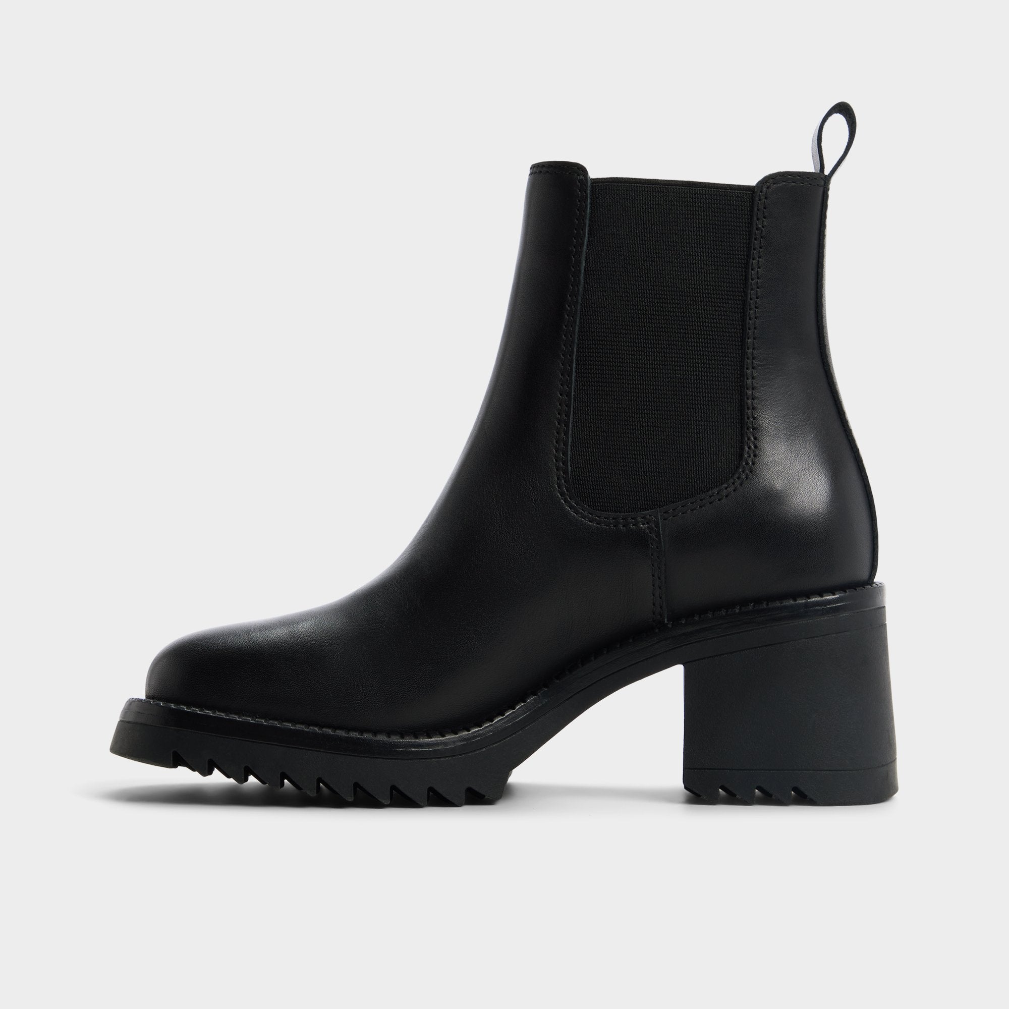 Lug sole Anneliese in Black - Chelsea boot
