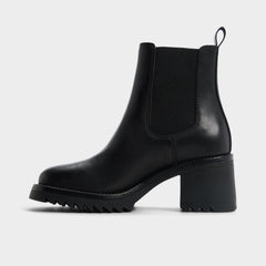Lug sole Anneliese in Black - Chelsea boot