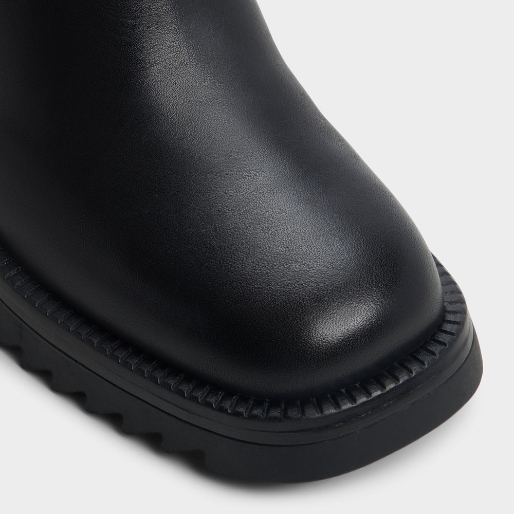 Lug sole Anneliese in Black - Chelsea boot