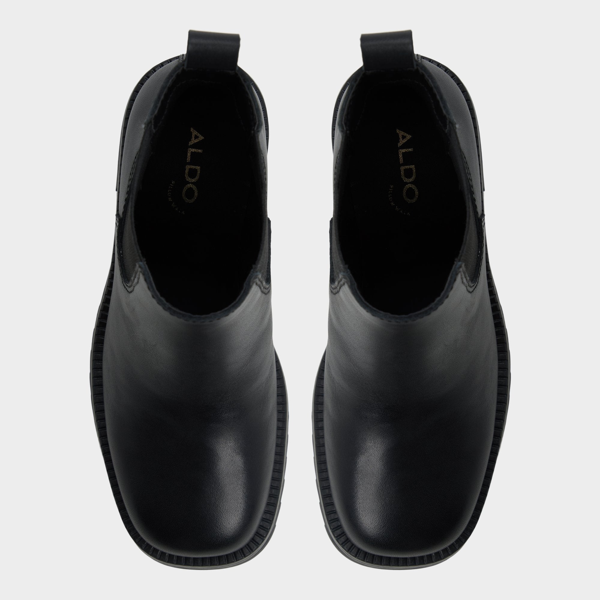 Lug sole Anneliese in Black - Chelsea boot