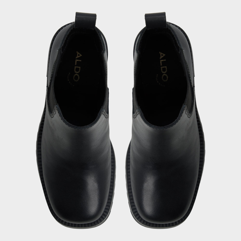 Lug sole Anneliese in Black - Chelsea boot