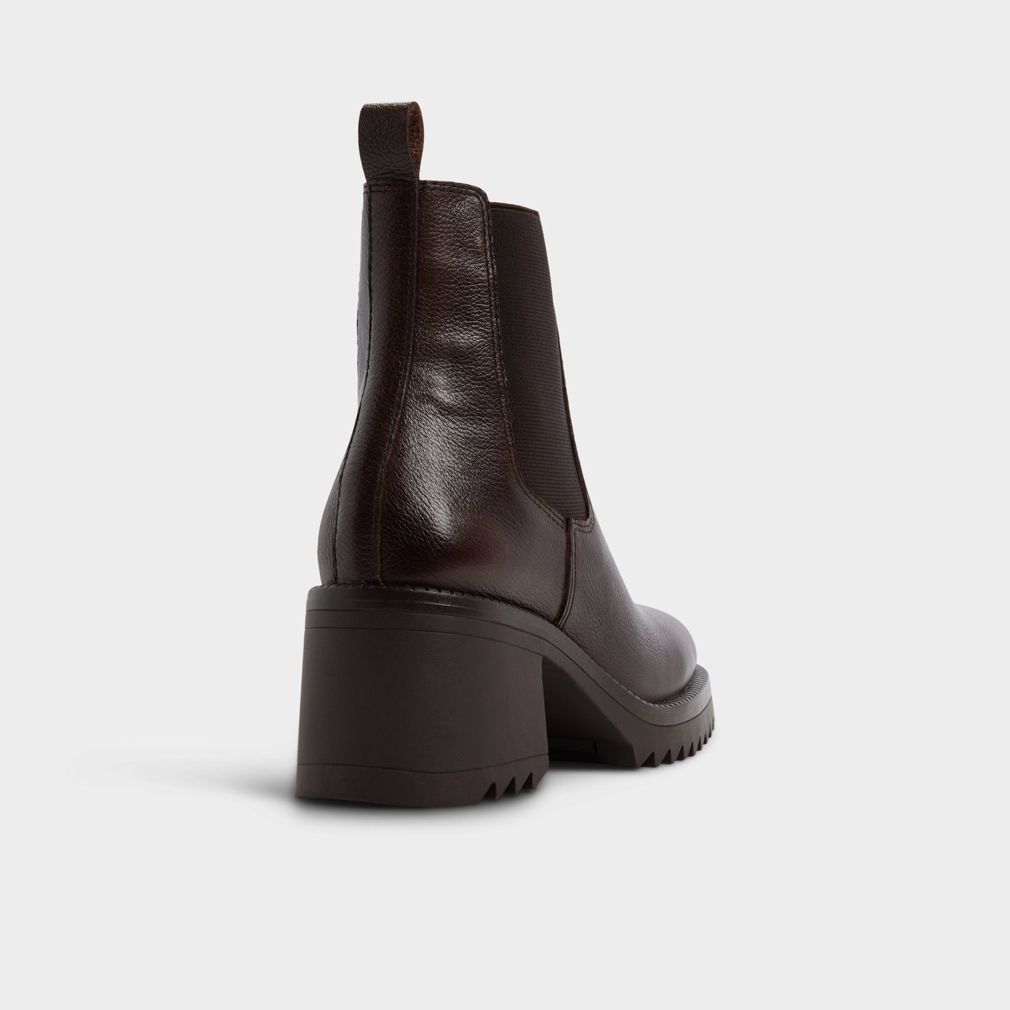 Lug sole Anneliese in Medium Brown - Chelsea boot