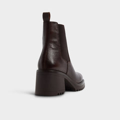 Lug sole Anneliese in Medium Brown - Chelsea boot