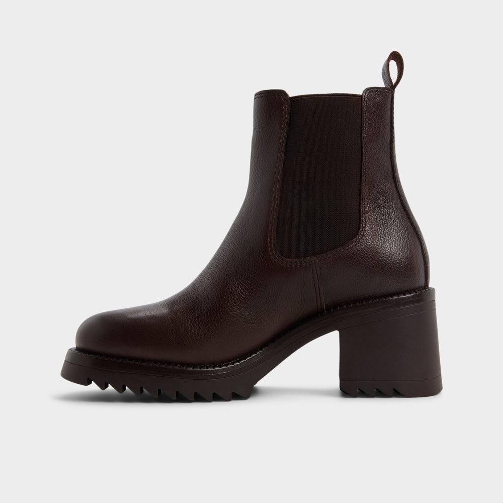Lug sole Anneliese in Medium Brown - Chelsea boot