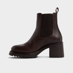 Lug sole Anneliese in Medium Brown - Chelsea boot