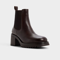 Lug sole Anneliese in Medium Brown - Chelsea boot