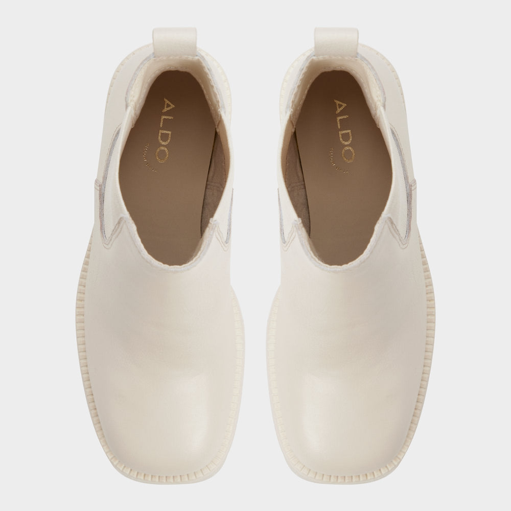 Lug sole Anneliese in Other White - Chelsea boot