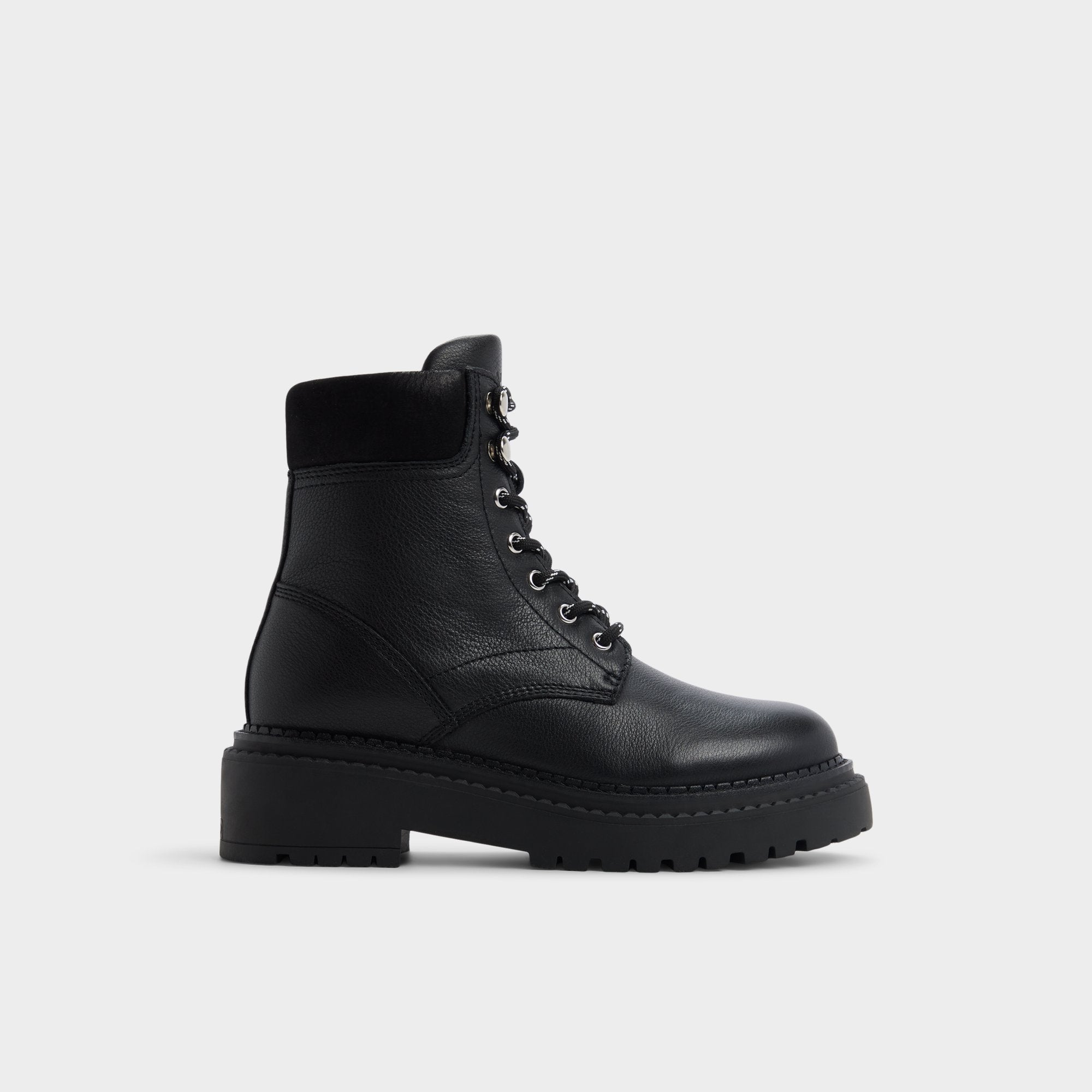 Lewellan in Black - Hiking boot Lug sole