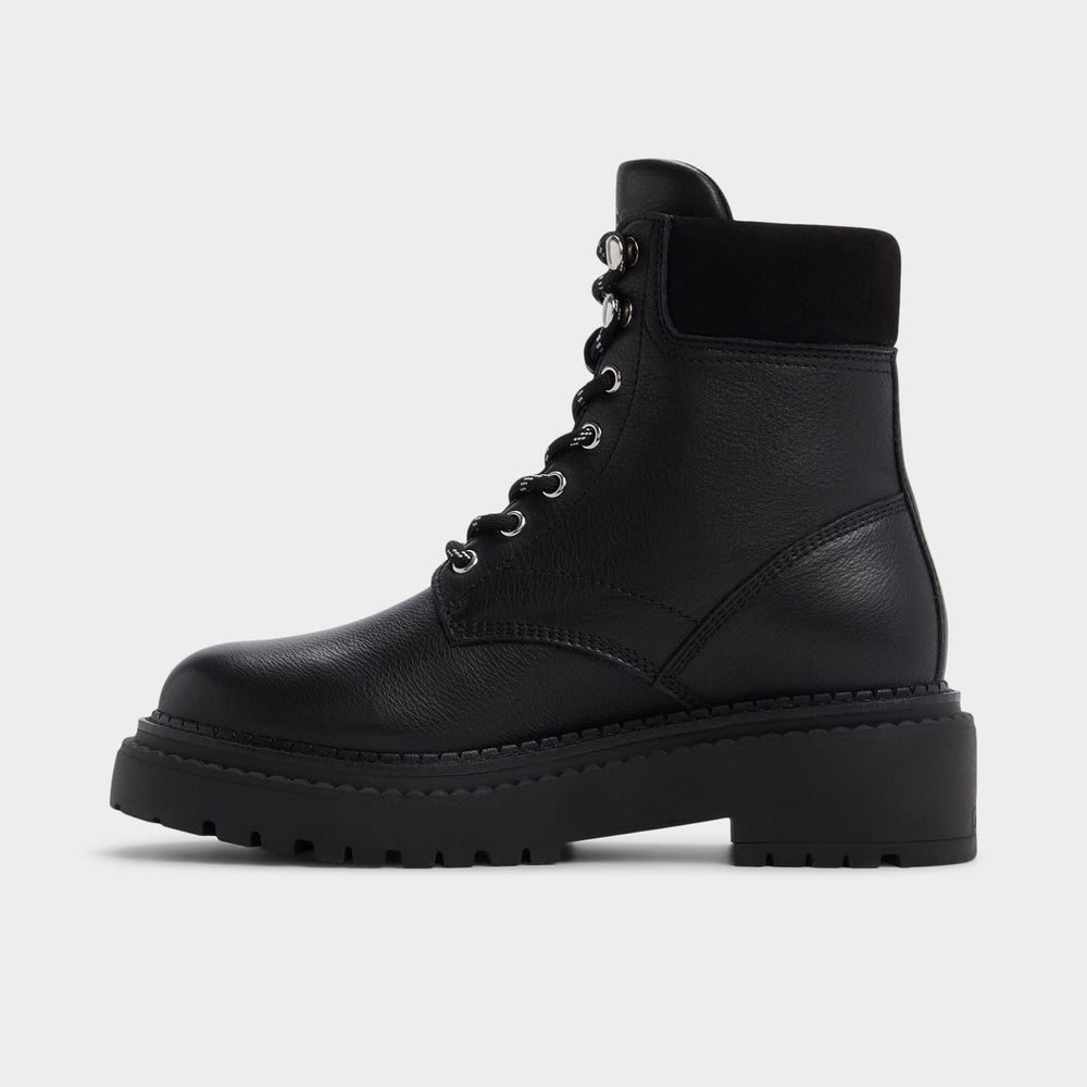 Lewellan in Black - Hiking boot Lug sole