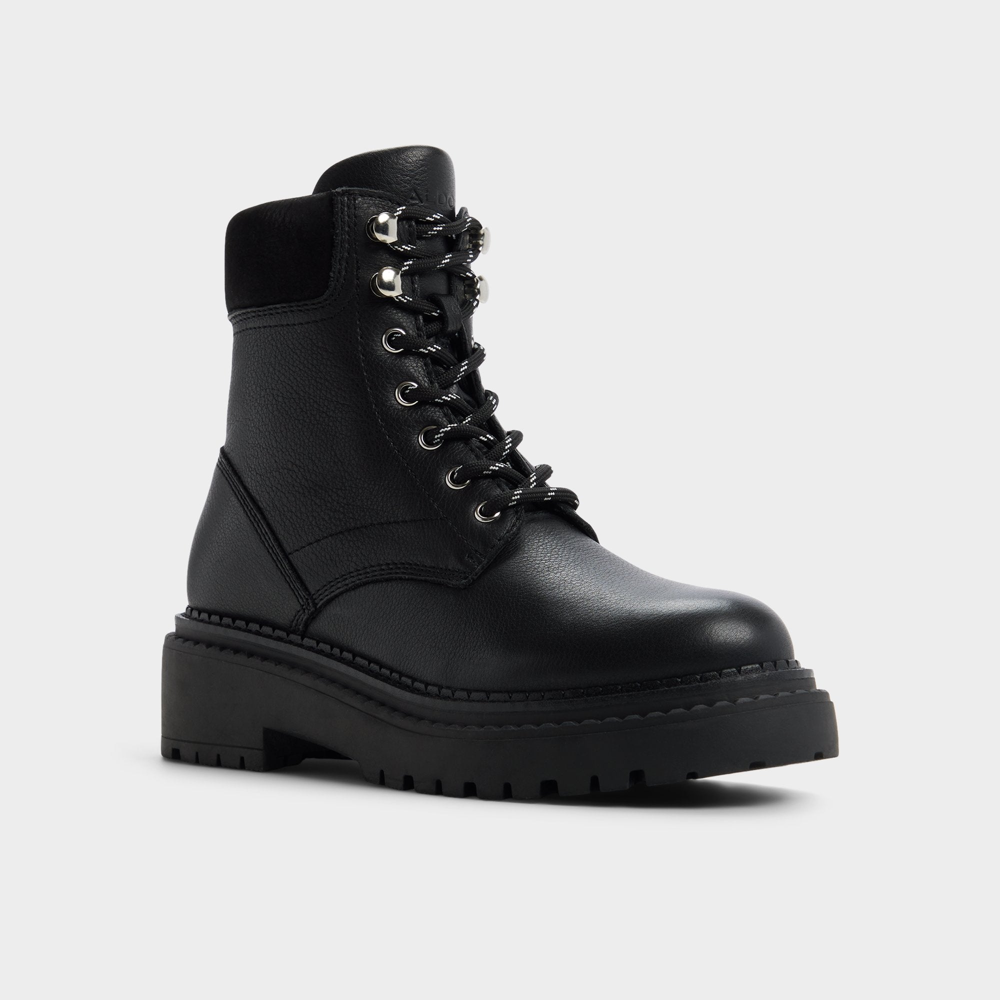 Lewellan in Black - Hiking boot Lug sole