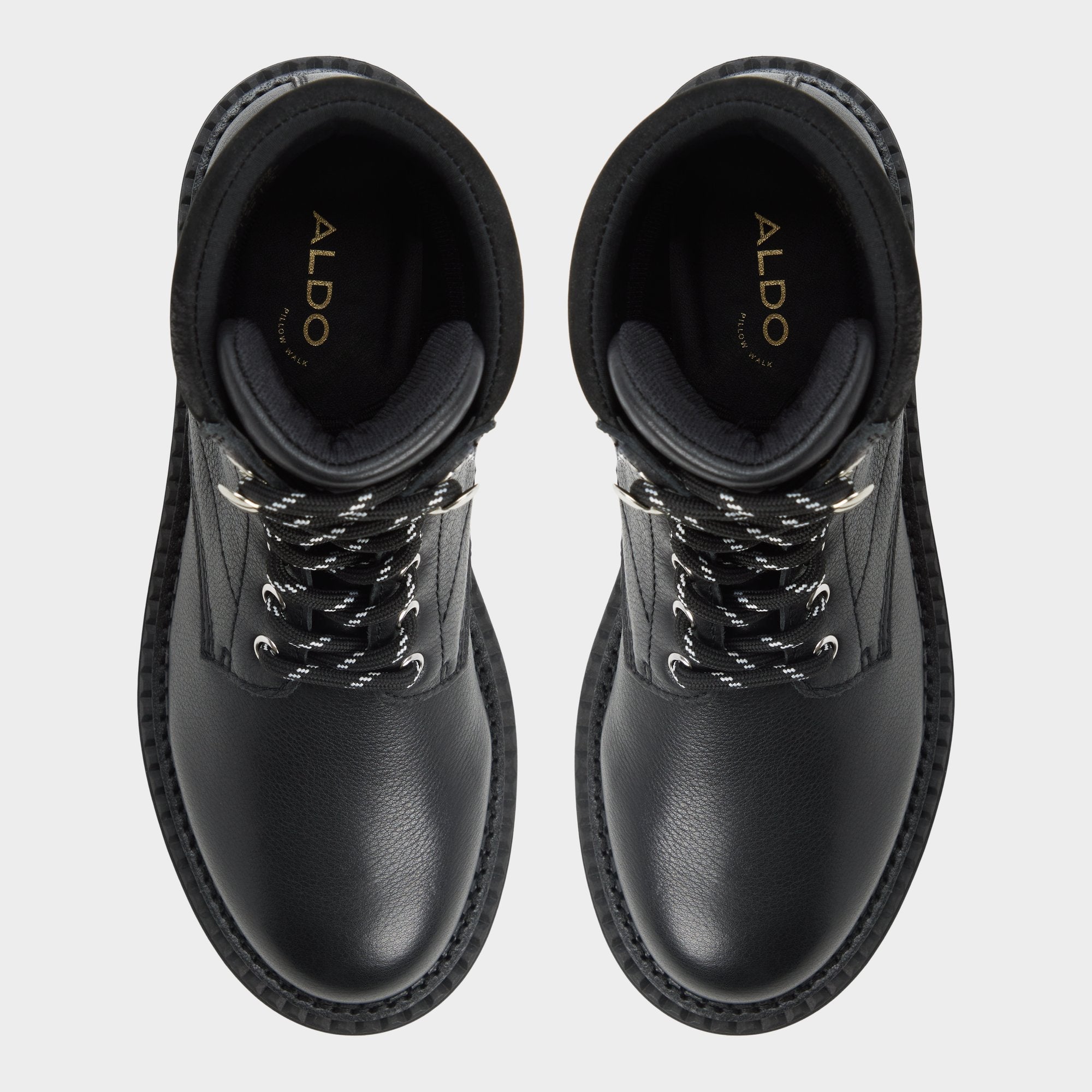 Lewellan in Black - Hiking boot Lug sole