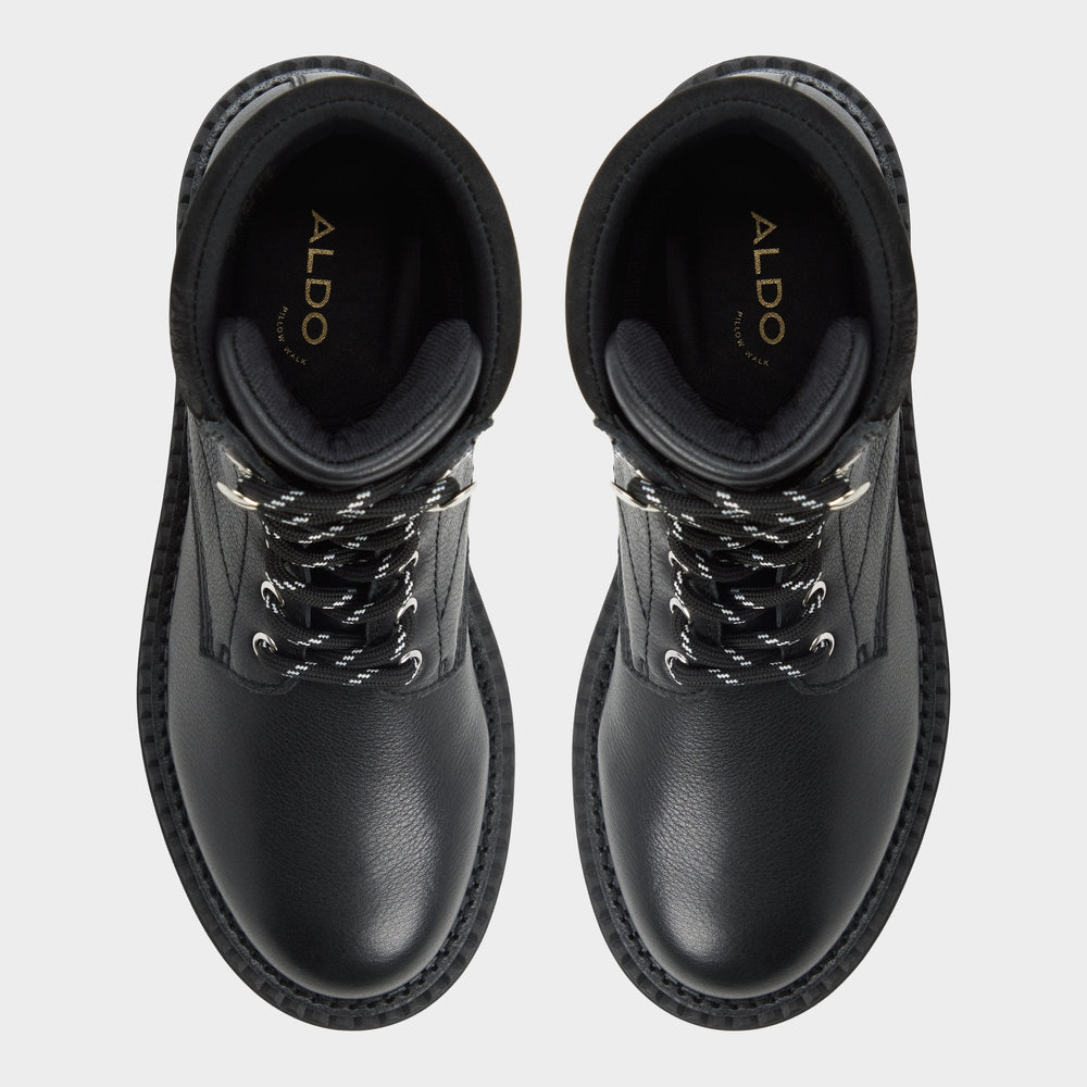 Lewellan in Black - Hiking boot Lug sole