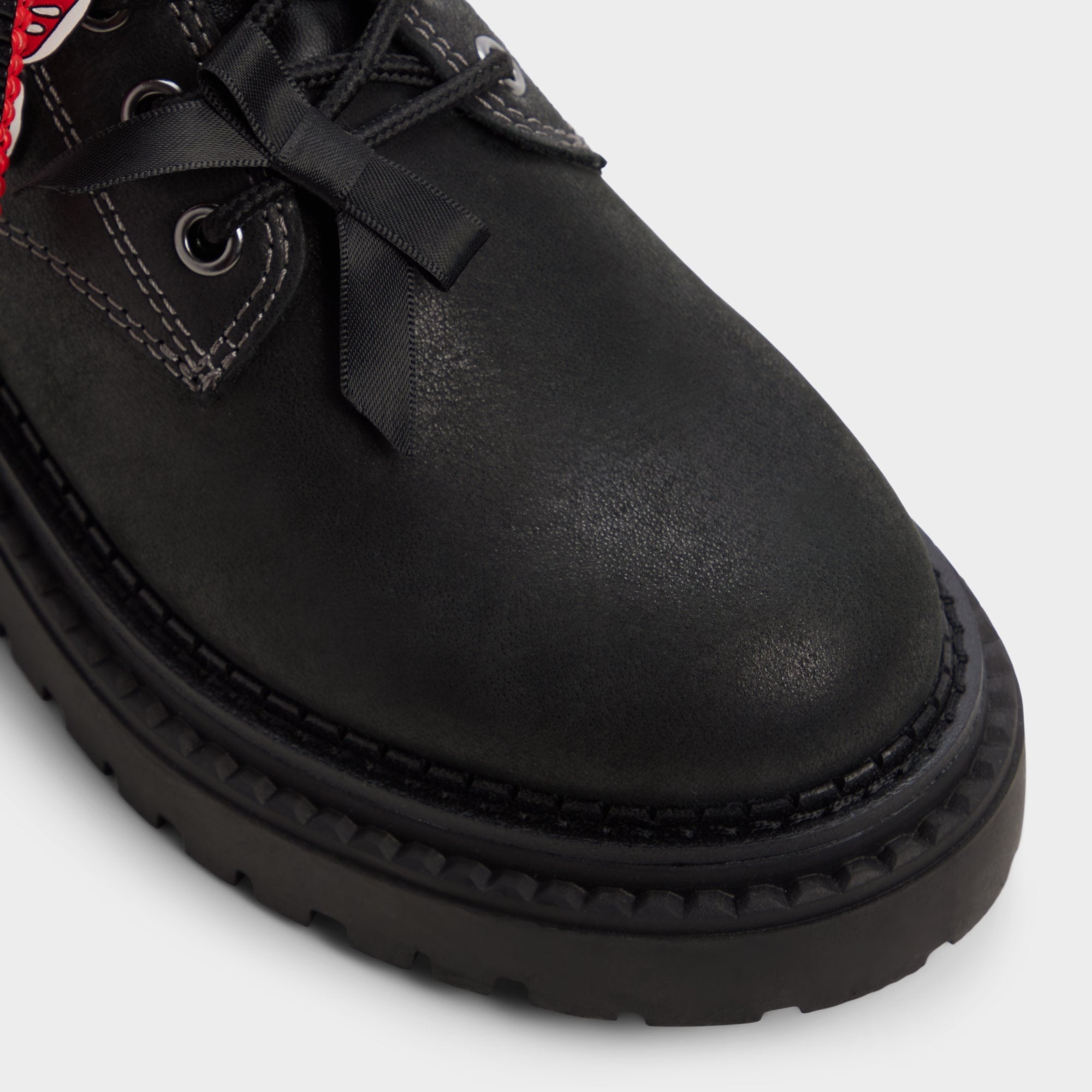 Therift in Black - Women's hiking boot