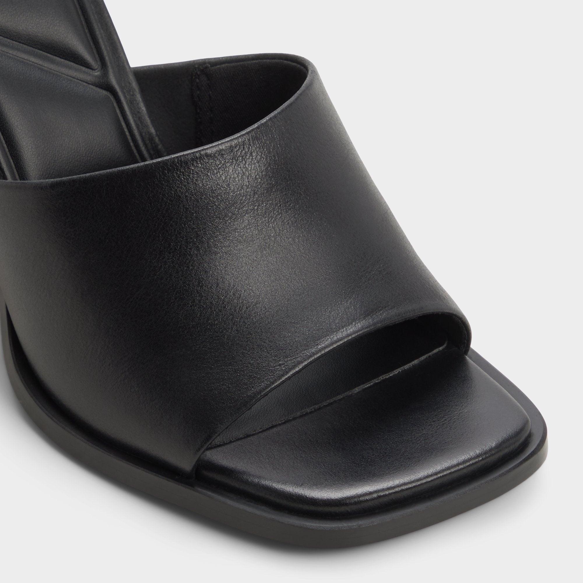 Re in Sophia Black - Heeled mule Block heel