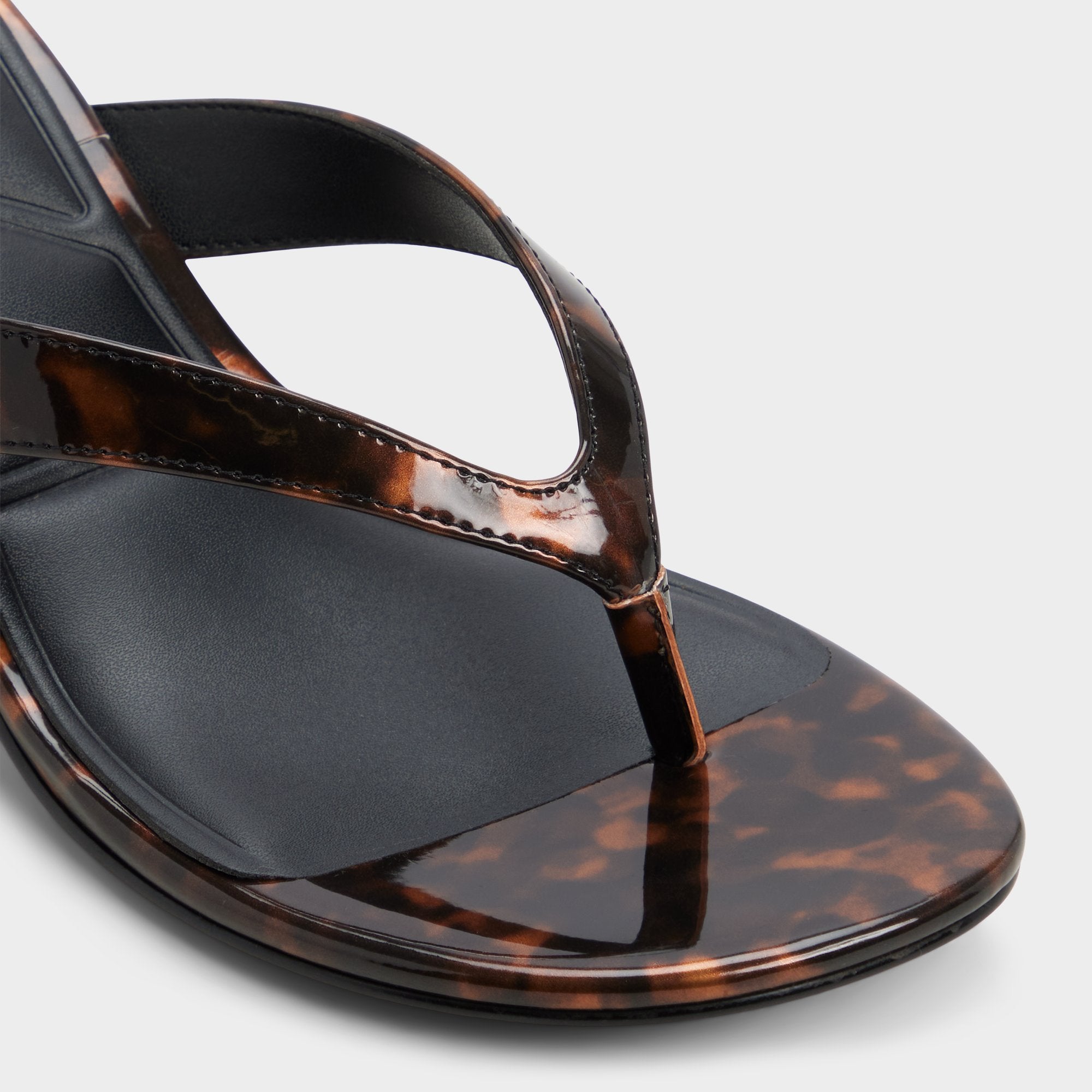 Jump in Open Brown - Heeled flip flop Kitten heel