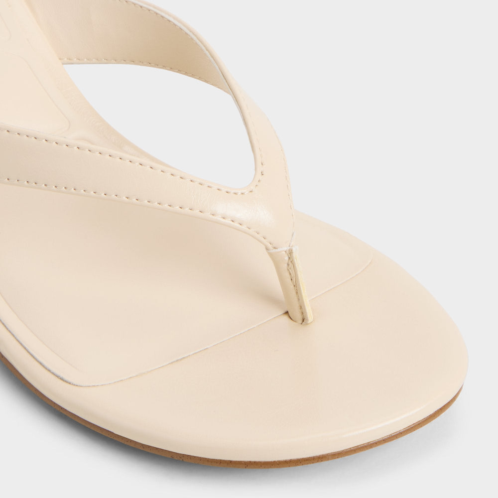 Kitten heel Jump in Cream - Heeled flip flop