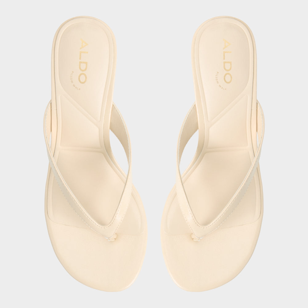 Kitten heel Jump in Cream - Heeled flip flop