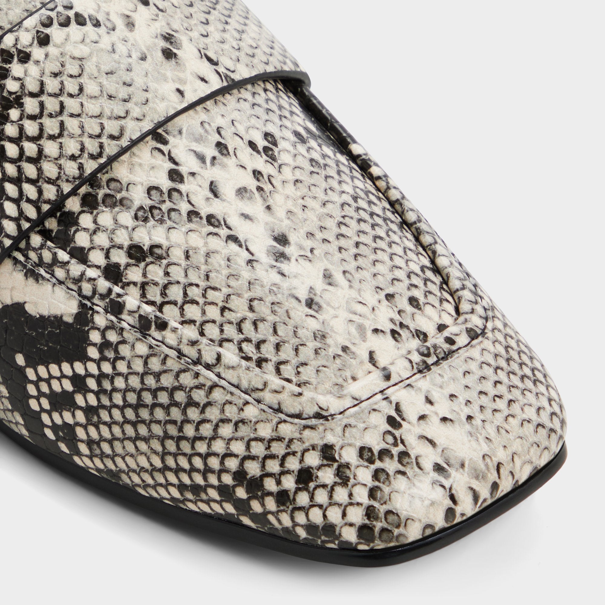 Bellamyy Black/White Women's Loafers & Oxfords - Loafer