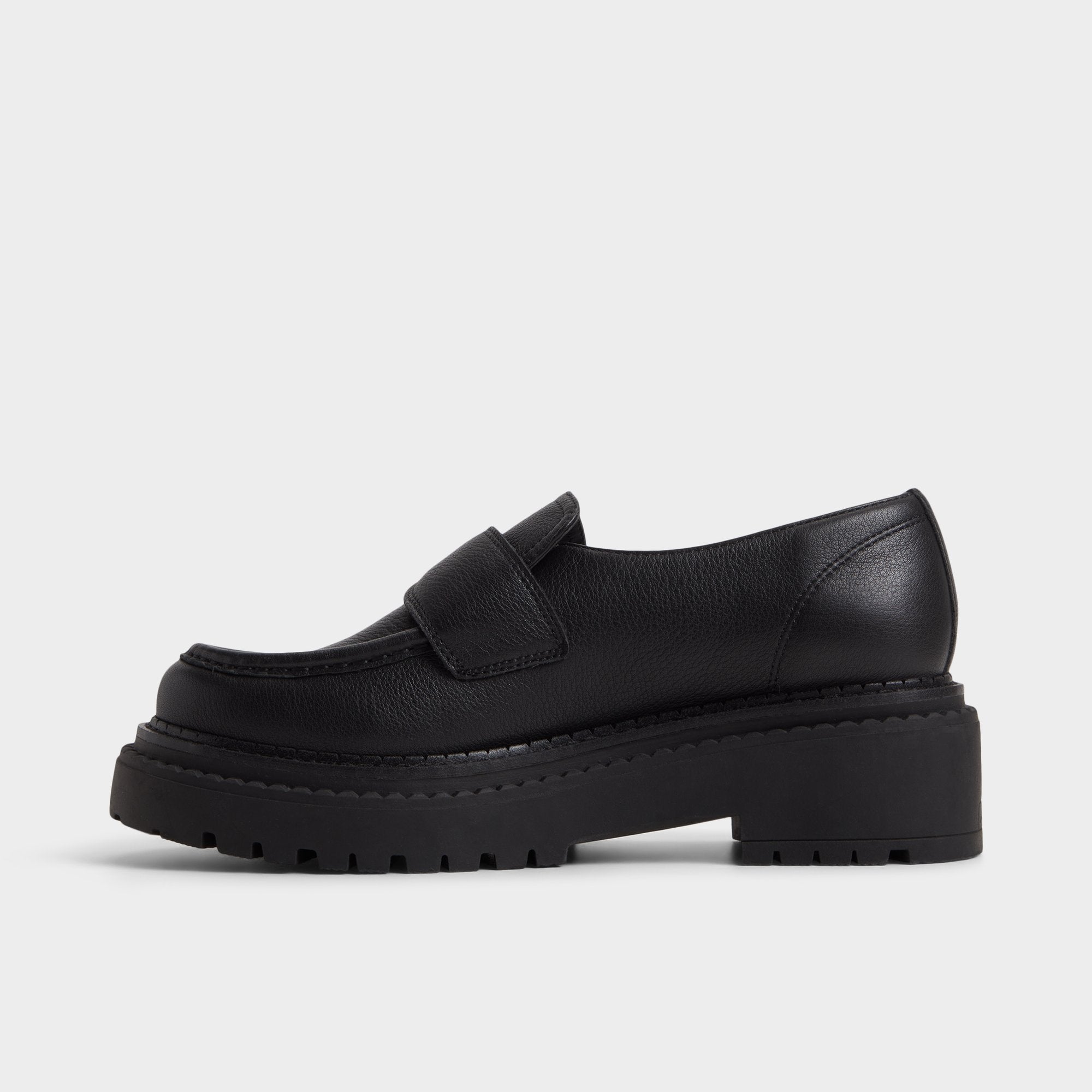 Lug sole Miravella in Black - Loafer