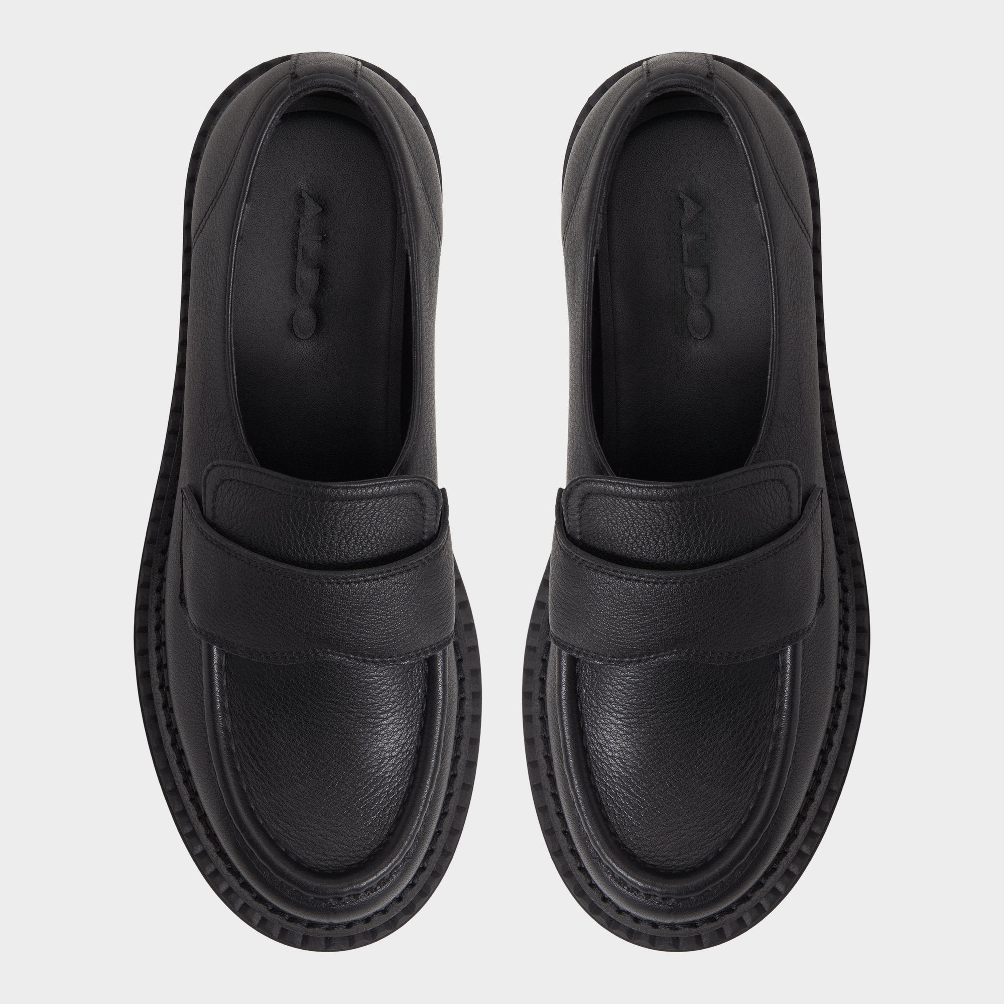Lug sole Miravella in Black - Loafer