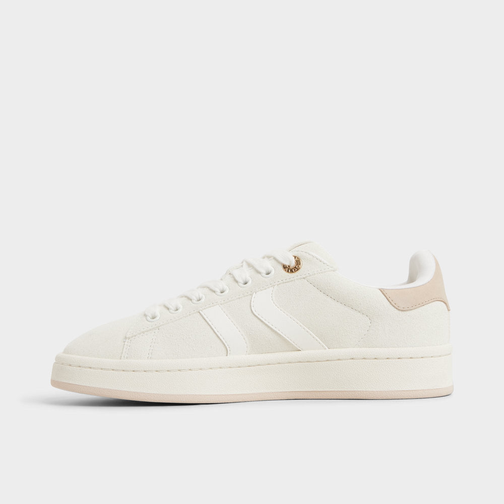 Retrochic in White - Low top sneaker Cup sole