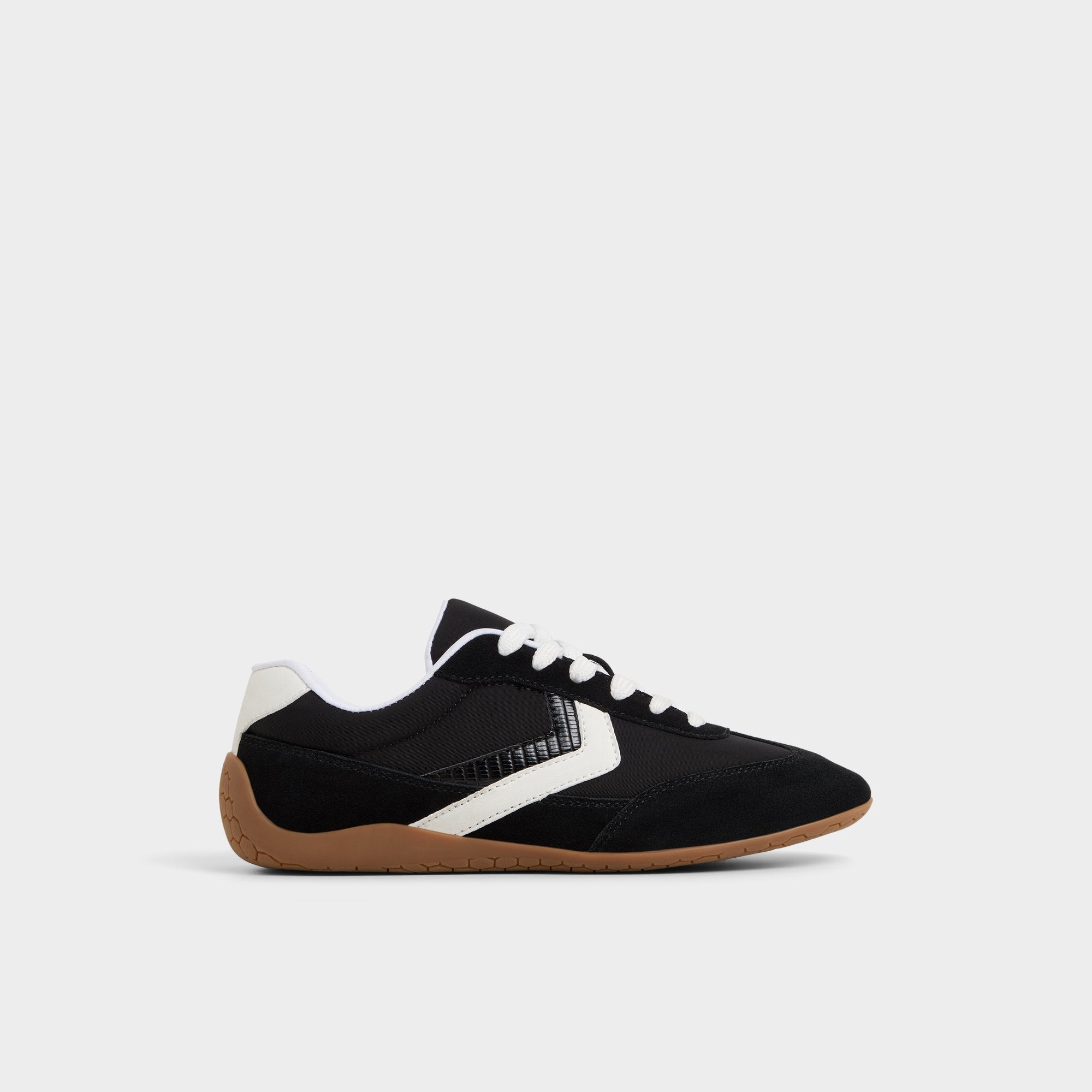 Coolchic in Black - Jogger sneaker