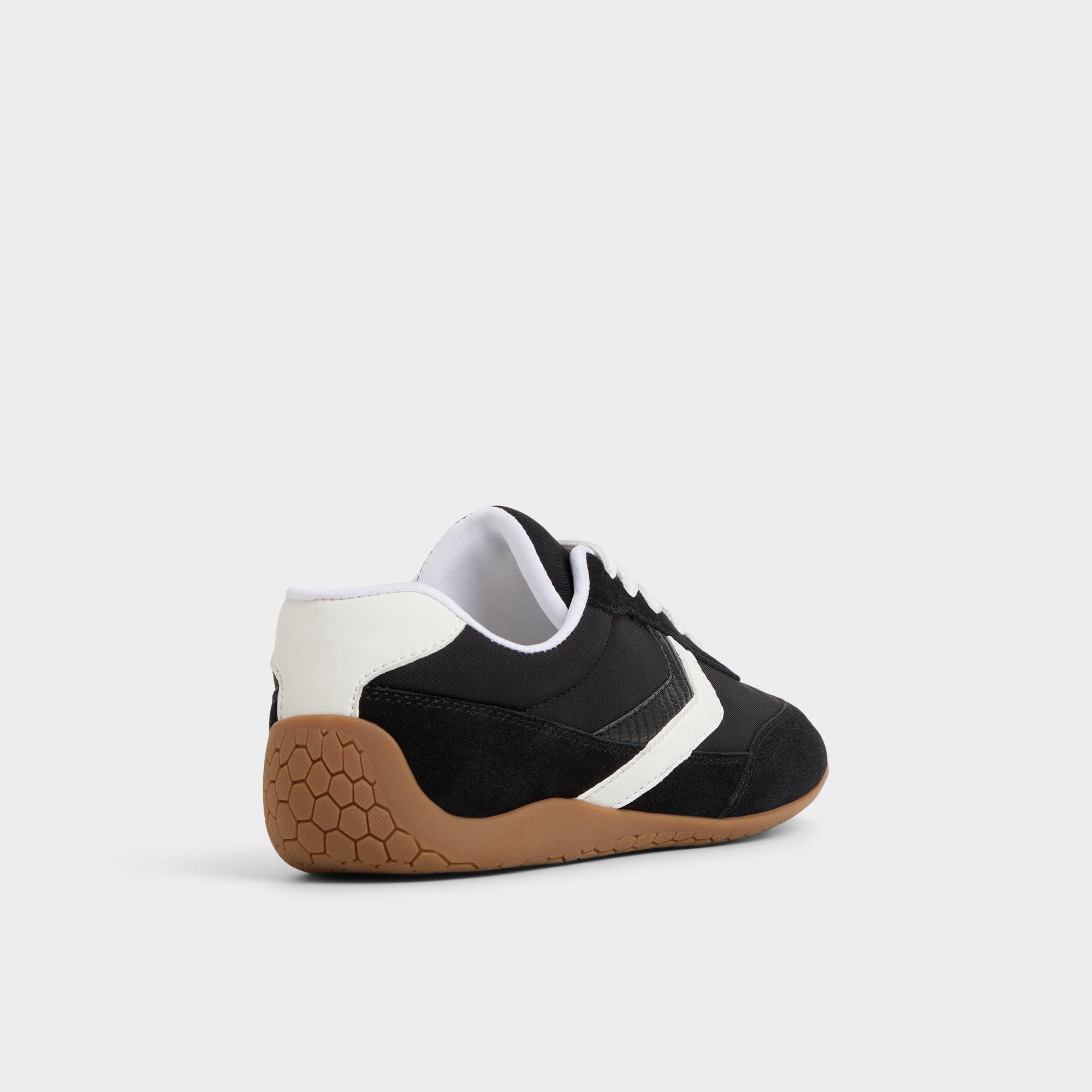 Coolchic in Black - Jogger sneaker