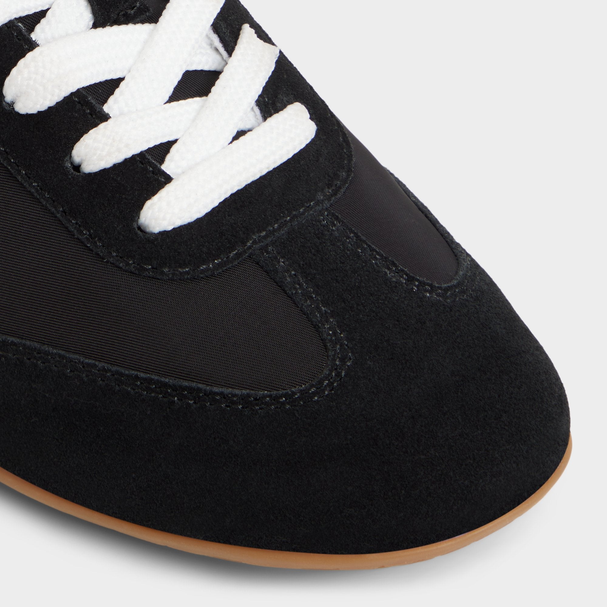 Coolchic in Black - Jogger sneaker