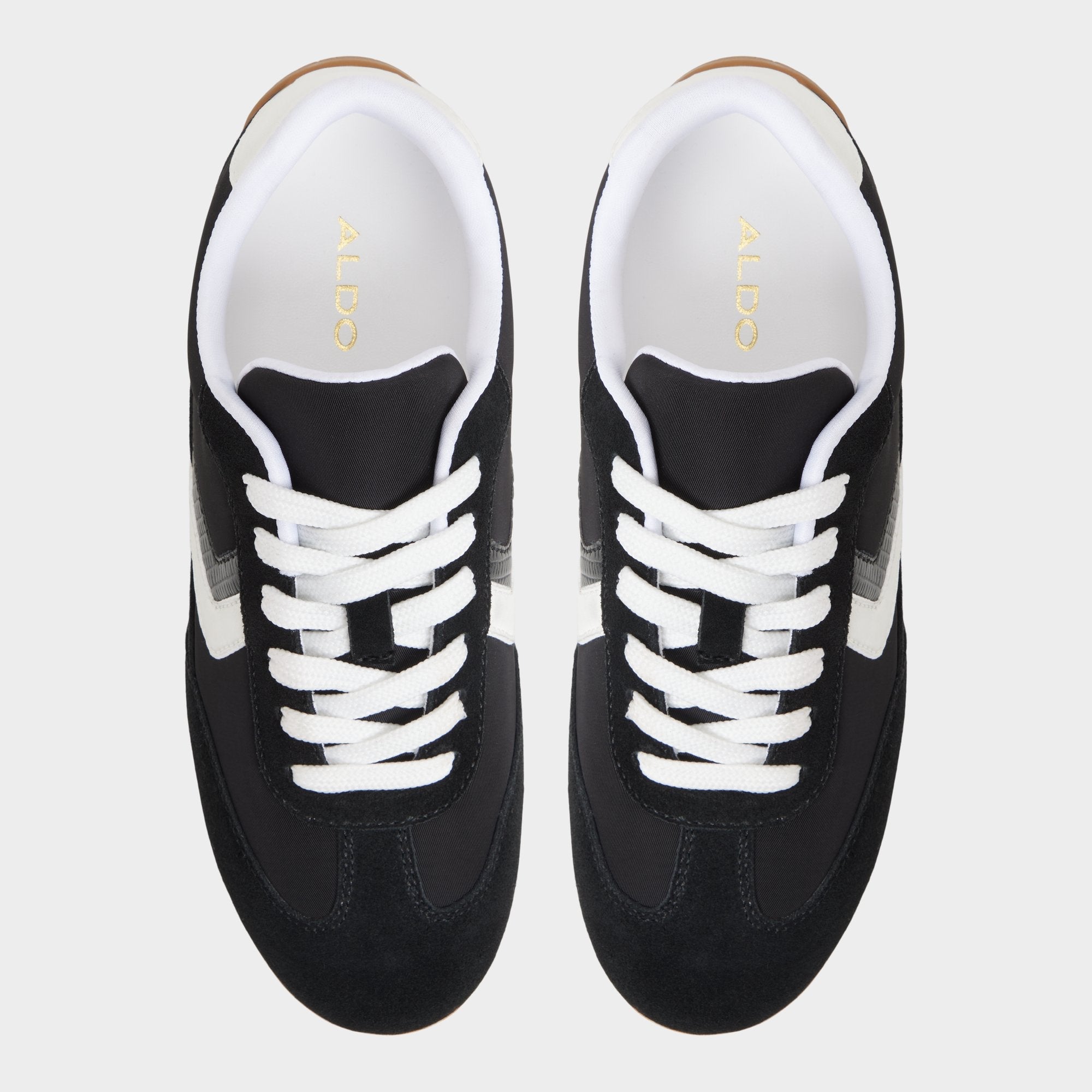 Coolchic in Black - Jogger sneaker