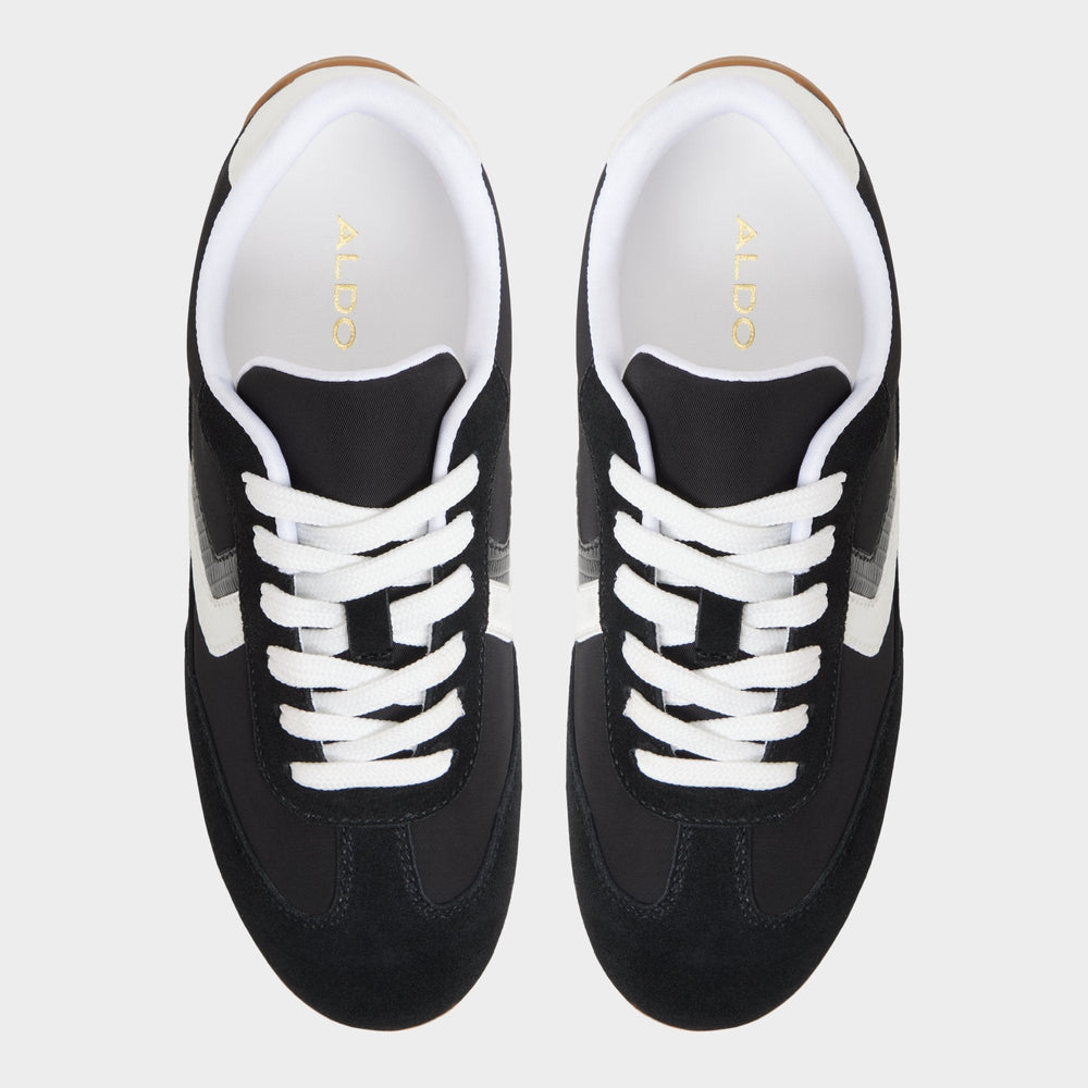 Coolchic in Black - Jogger sneaker