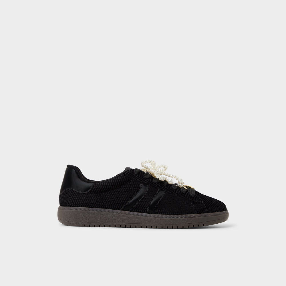 Chicsneaker2 in Black Black - Low top sneaker Cup sole