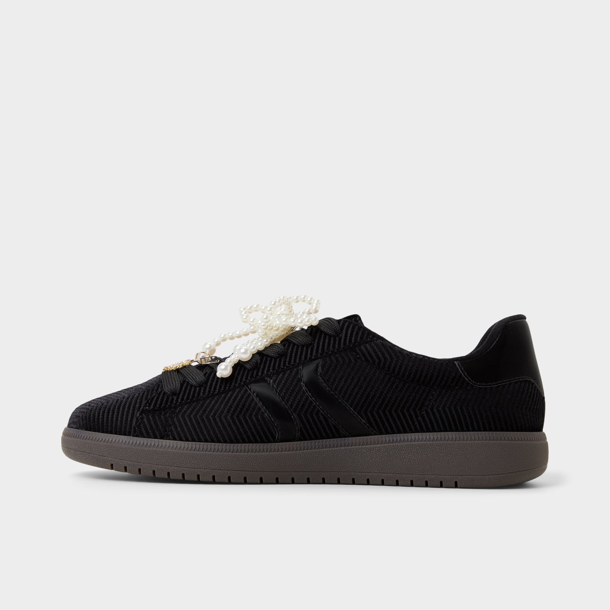 Chicsneaker2 in Black Black - Low top sneaker Cup sole