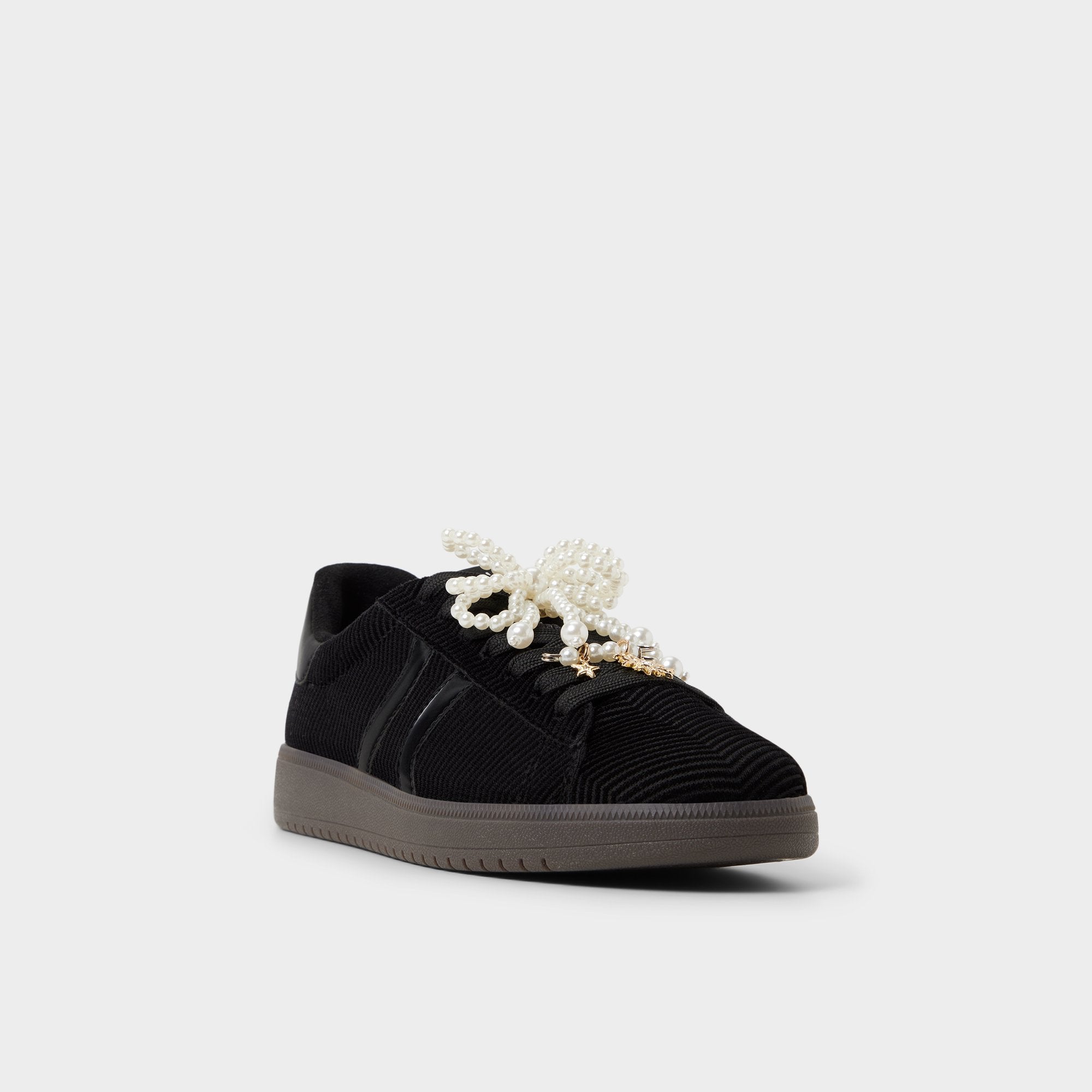 Chicsneaker2 in Black Black - Low top sneaker Cup sole