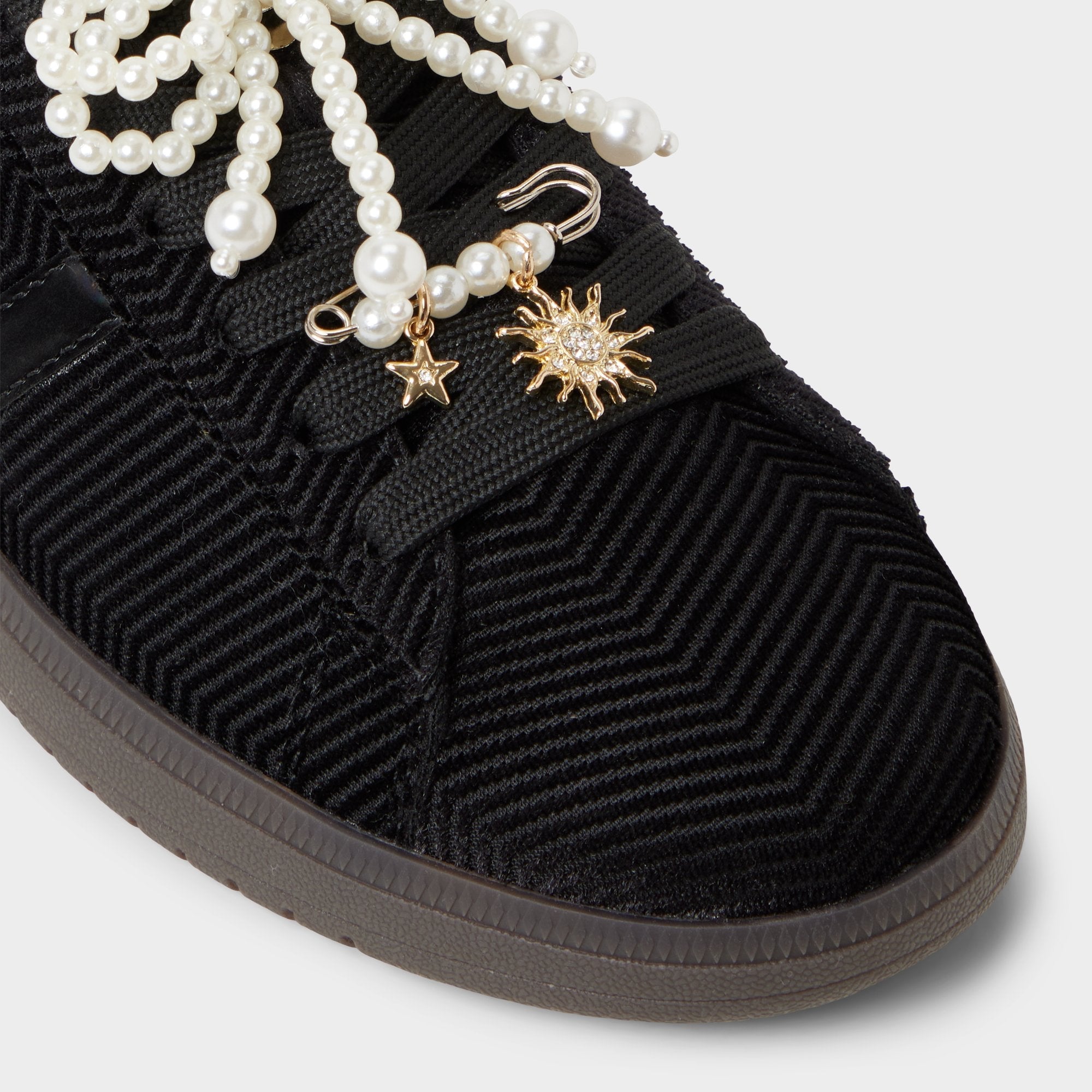 Chicsneaker2 in Black Black - Low top sneaker Cup sole