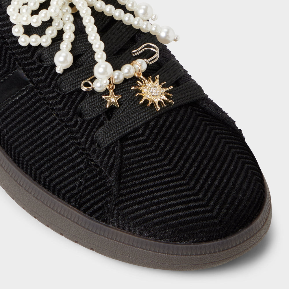 Chicsneaker2 in Black Black - Low top sneaker Cup sole