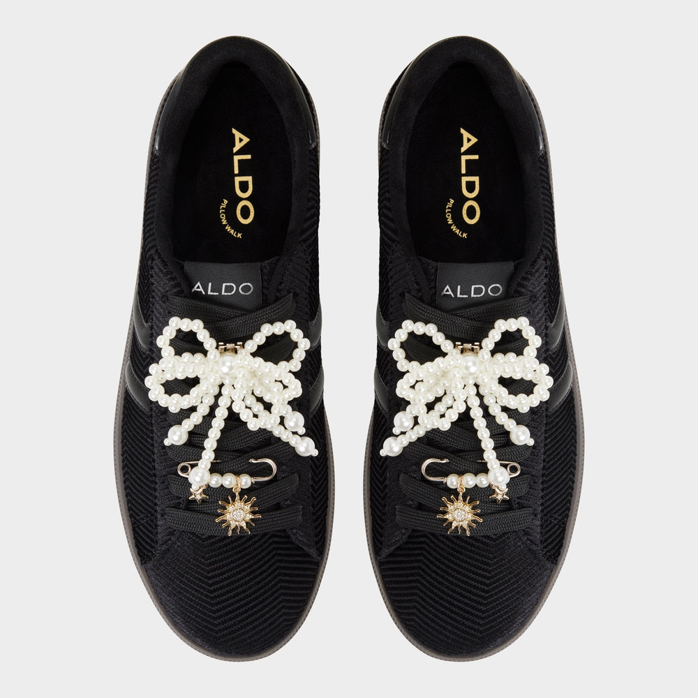 Chicsneaker2 in Black Black - Low top sneaker Cup sole