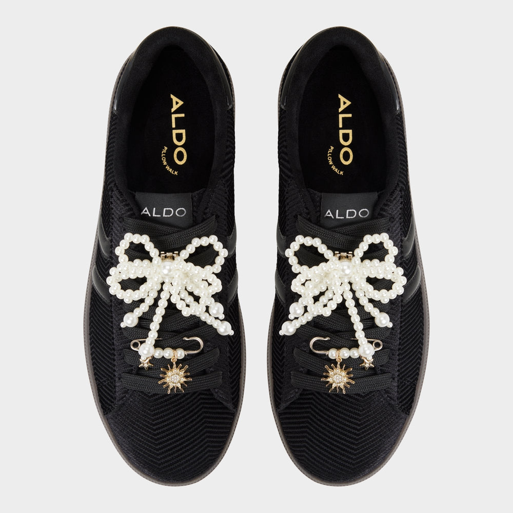 Chicsneaker2 in Black Black - Low top sneaker Cup sole