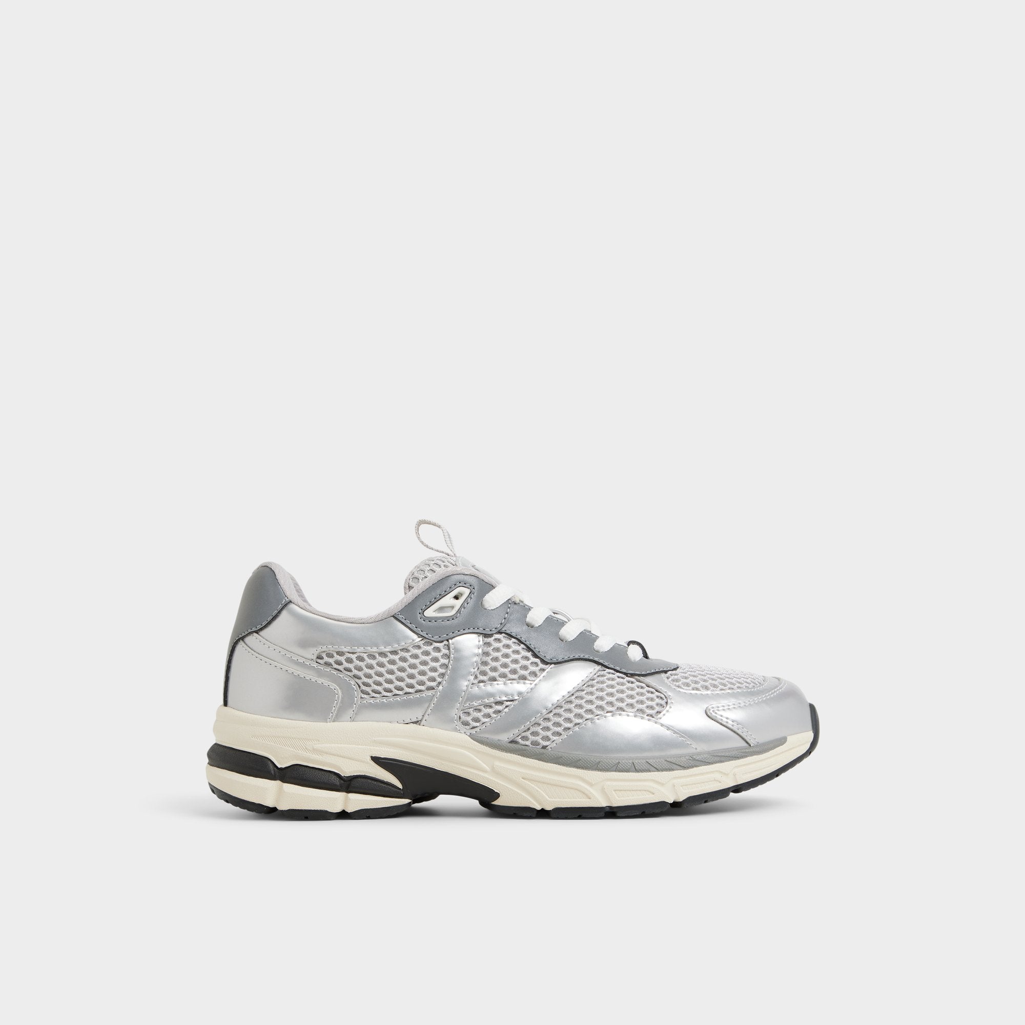 Pillowsnkr in L Silver - Jogger sneaker
