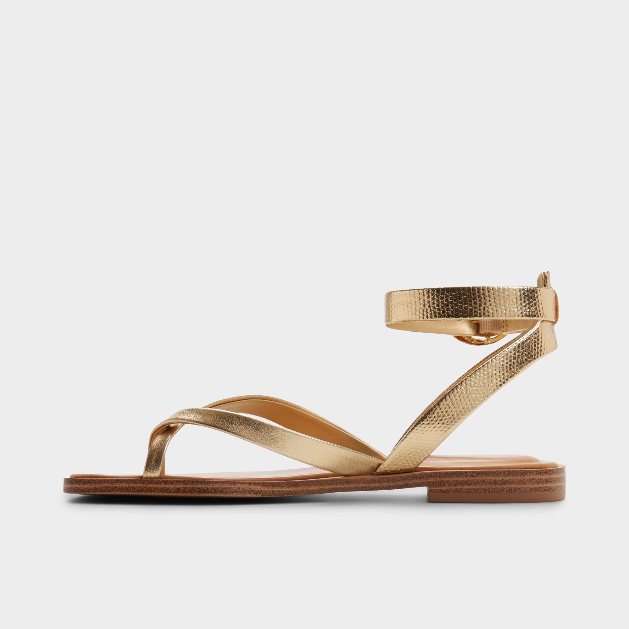 Daressi in Gold - Flat sandal